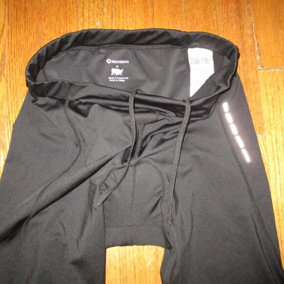 NAVISKIN Black Fitted Padded Capri Cycle Pants - Picture 4 of 10